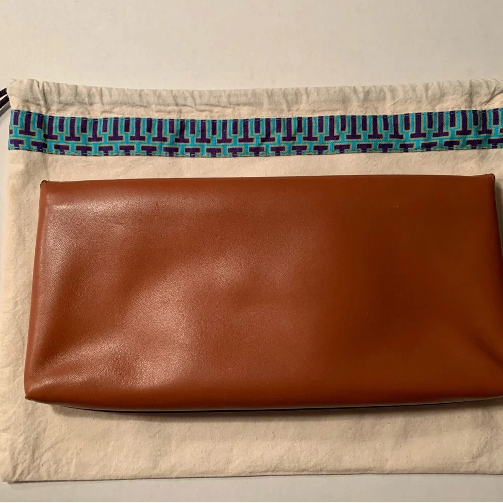 Tory Burch Women’s Miller Clutch Aged Camello EUC/Small lip gloss stain Used 2xs